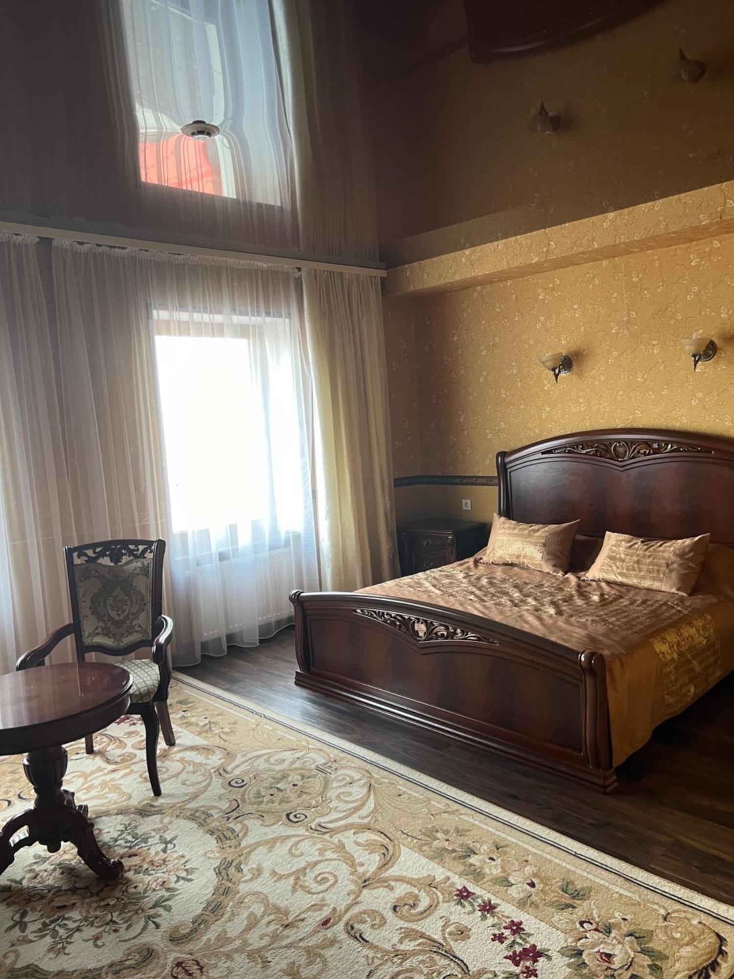 Maximus Hotel Луцьк Екстер'єр фото